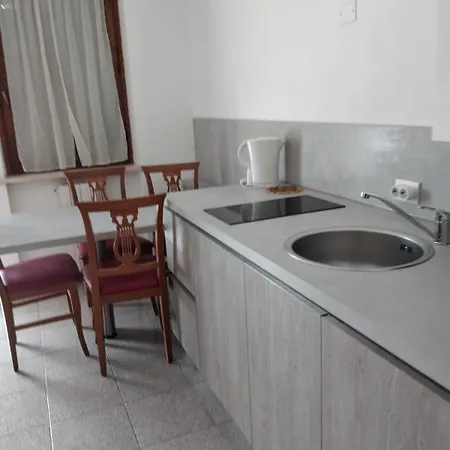 Girasole Bed and Breakfast Λατζίζε